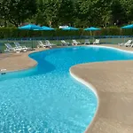 Les 4 Saisons Hotel 3*